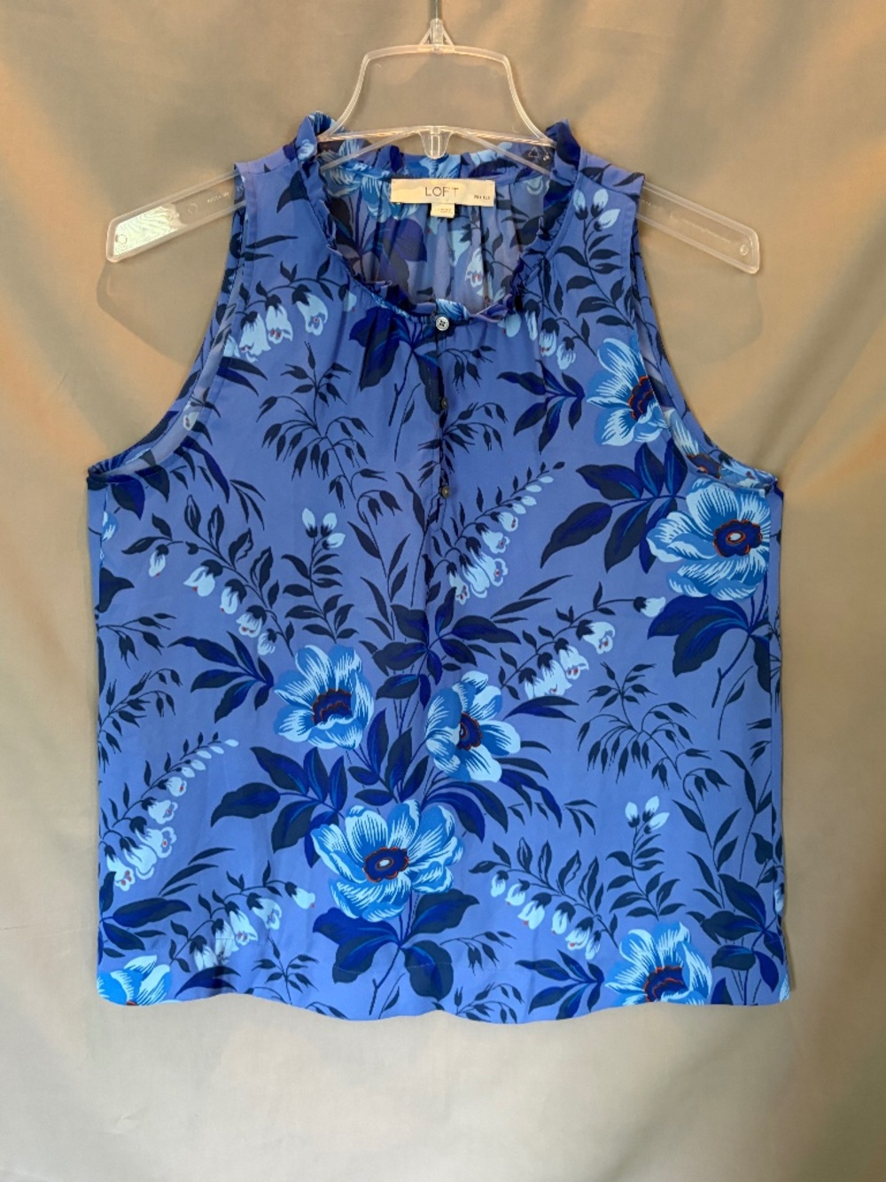 LOFT Petites Sleeveless Blouse with 3 button front, Blue floral pattern Size SP - Picture 1 of 6